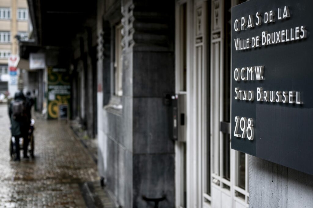 Number of Belgians receiving social assistance overtakes unemployment claimants for first time