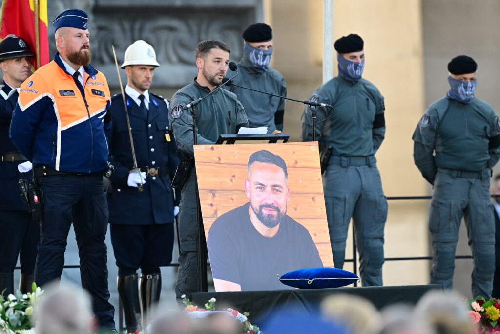 More than 1,000 gather in Brussels to honour police officer killed in Jette