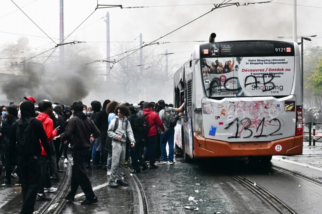 STIB seeks compensation after bus destroyed during Friday's protests in Brussels