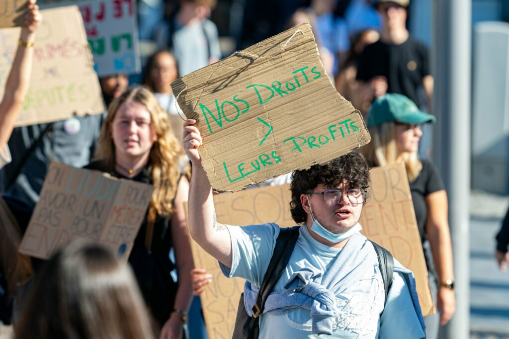 School protesters in Liège shot with air rifle, police launch investigation
