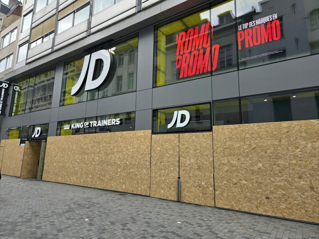 Rue Neuve stores board up windows amid fears of further riots in Brussels