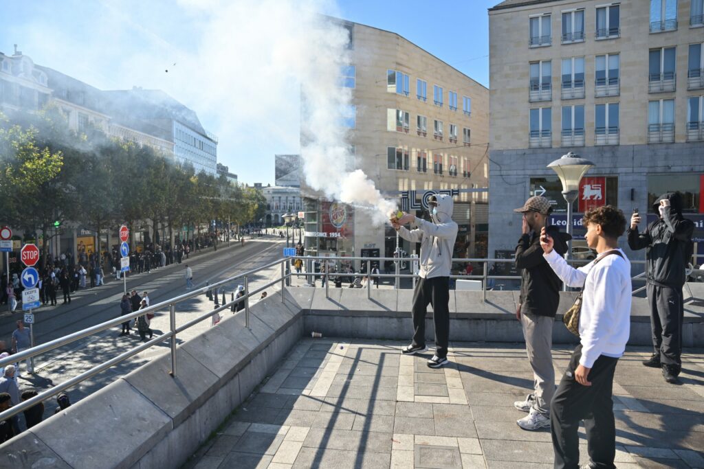 Police use tear gas as Liège student protests turn violent